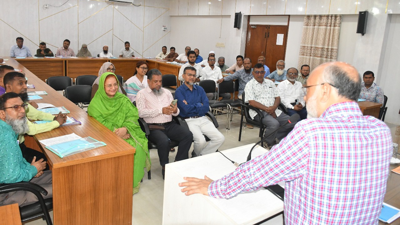 বাকৃবিতে কর্মচারীদের প্রশাসন ও অফিস ব্যবস্থাপনা শীর্ষক প্রশিক্ষণ কর্মশালার উদ্বোধন